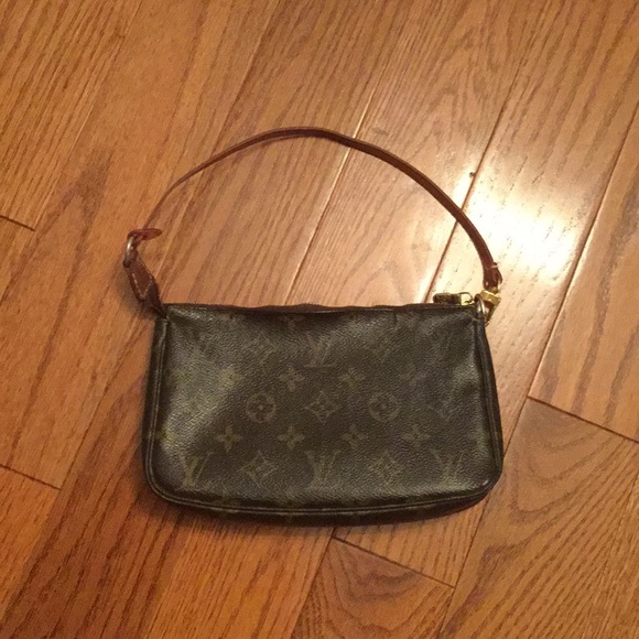 Louis Vuitton Handbags - Louis Vuitton pouchette AUTHENTIC